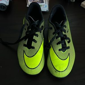 Nike soccer cleats size 1.5Y
